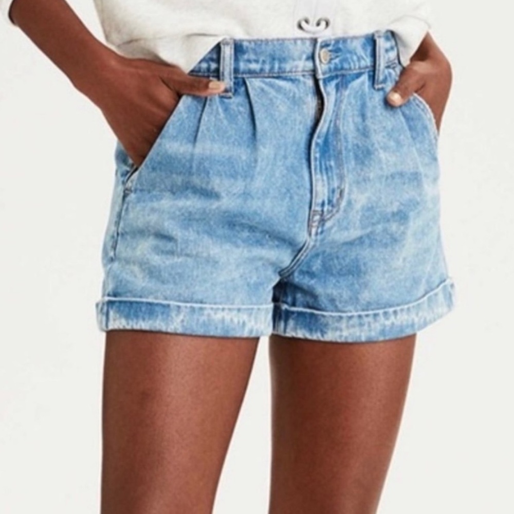 American Eagle Pleated Classic Blue Mom Jean Shorts